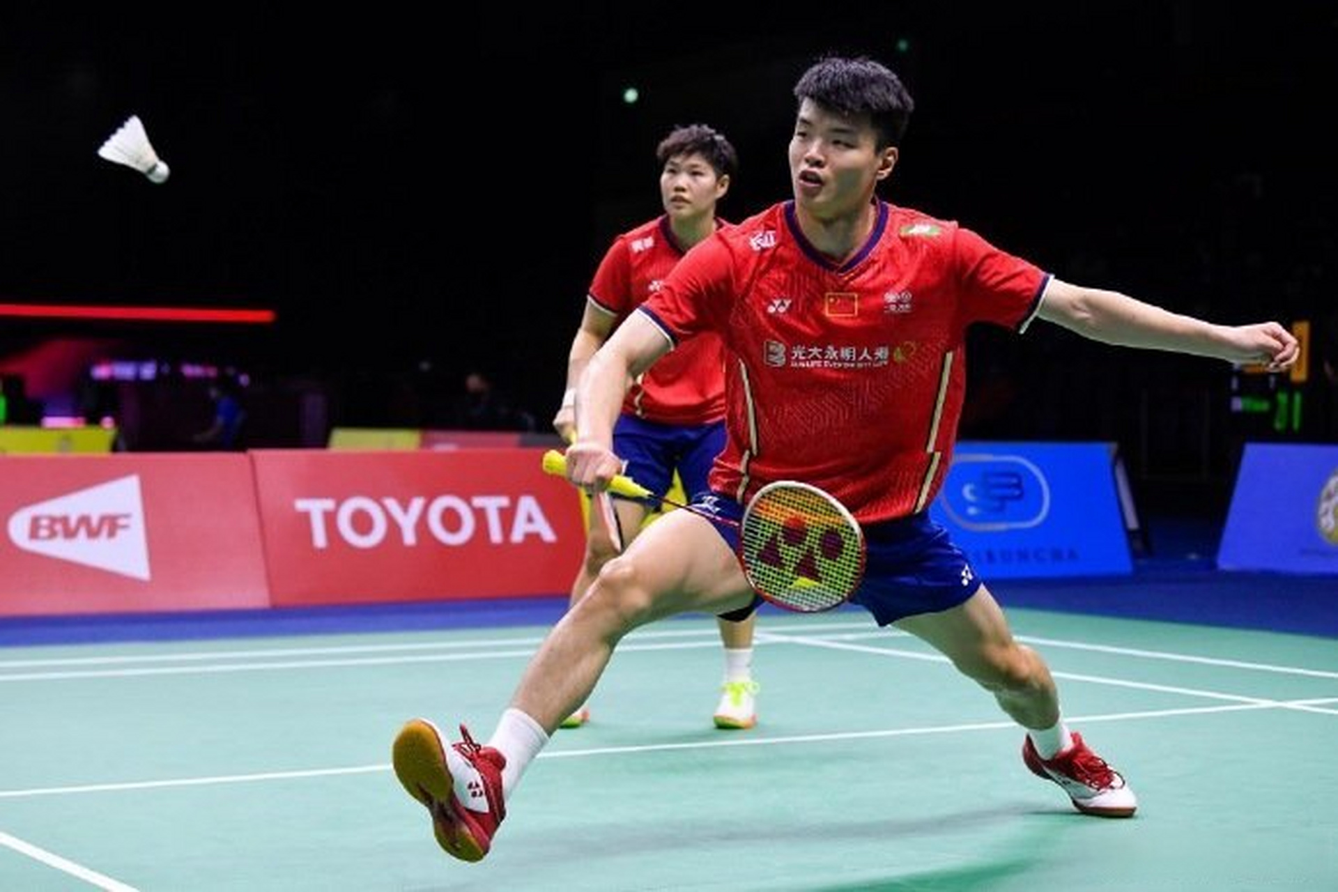 爱游戏官网-印尼队险胜中国队，黄鸭组合带队取胜