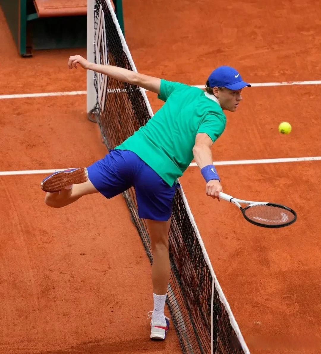 爱游戏2026-ATP总决赛横扫戴维斯杯，纳达尔扛起全队