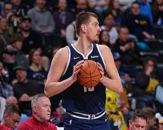 爱游戏APP-公牛鏖战江苏队，约基奇状态火热